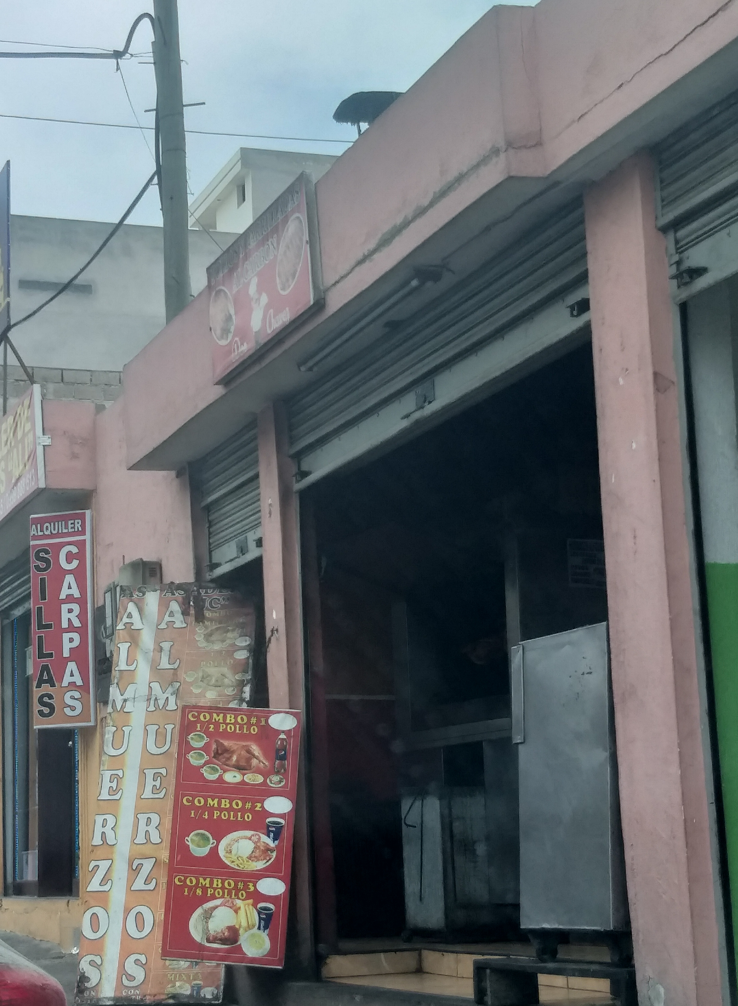 Foto de POLLOS Y PARRILLADAS AL CARBóN