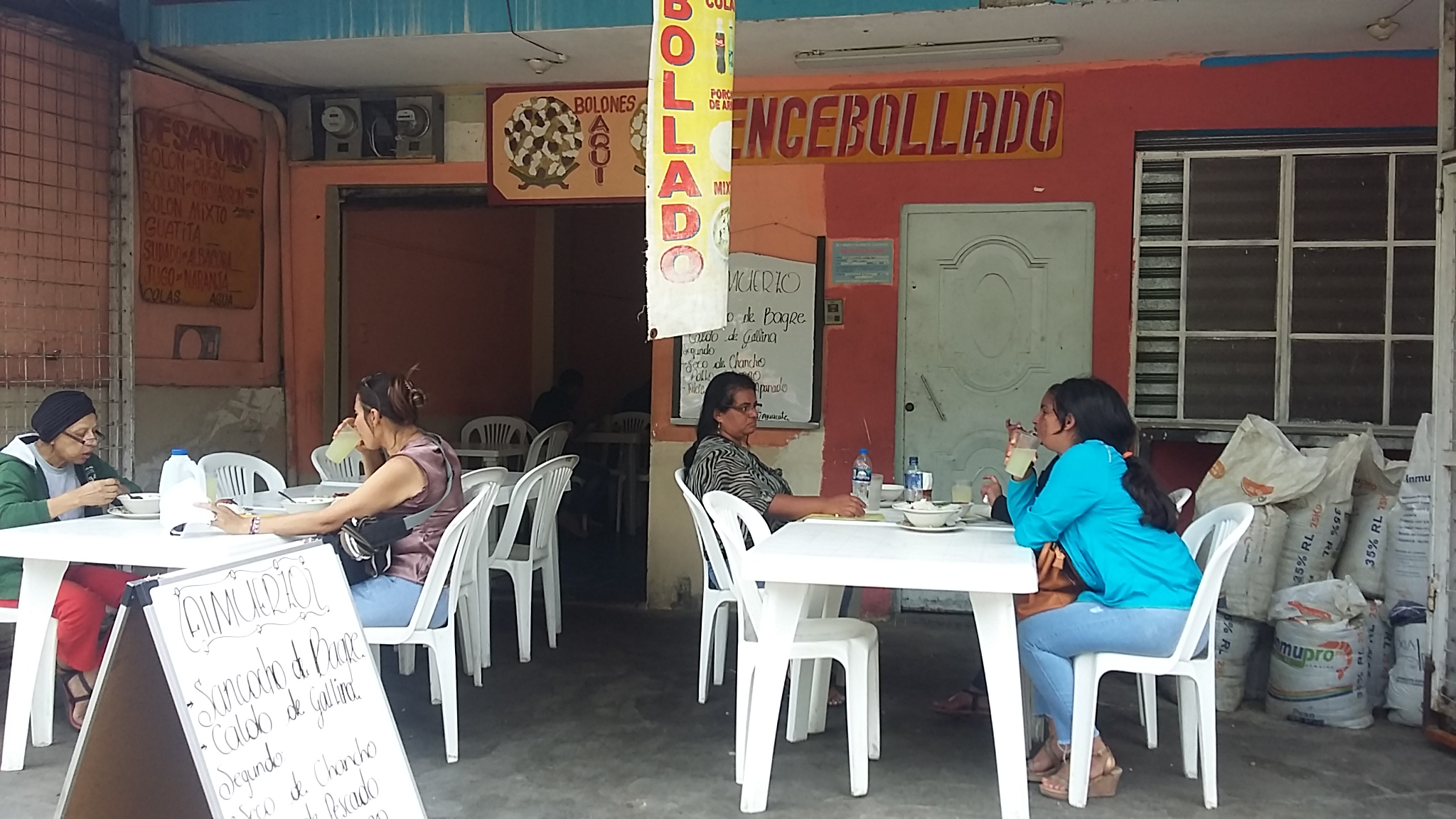 Foto de CAFETERíA BOLON